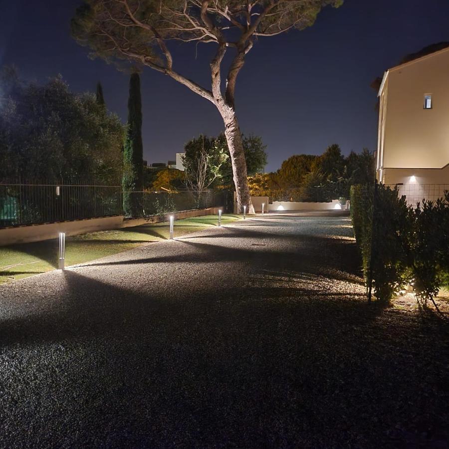 La Villa Apartments - Convenient For Sardinia And Corsica - 4 Beds - Private Parking Included With Camera Livorno Buitenkant foto