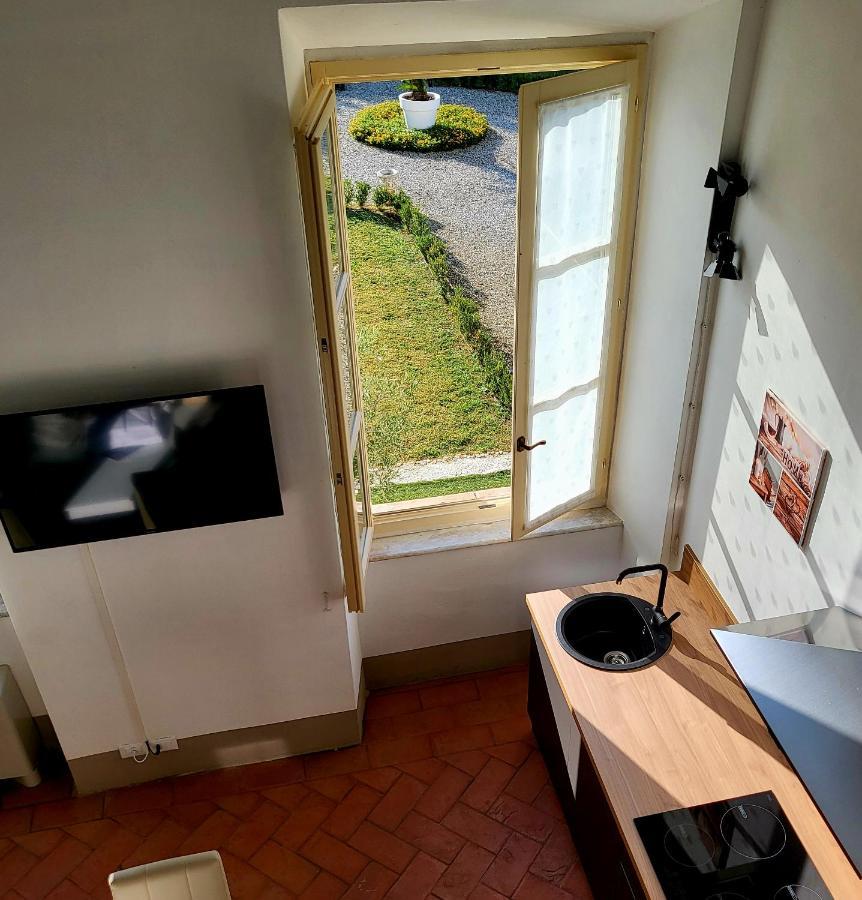 La Villa Apartments - Convenient For Sardinia And Corsica - 4 Beds - Private Parking Included With Camera Livorno Buitenkant foto