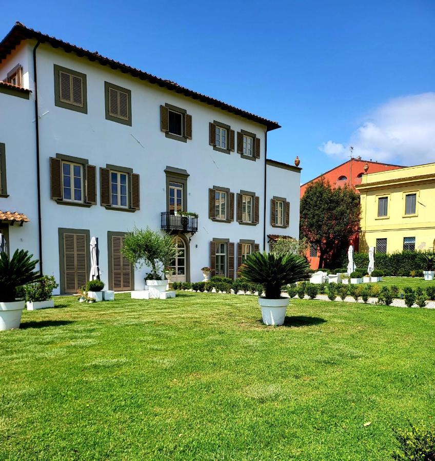 La Villa Apartments - Convenient For Sardinia And Corsica - 4 Beds - Private Parking Included With Camera Livorno Buitenkant foto
