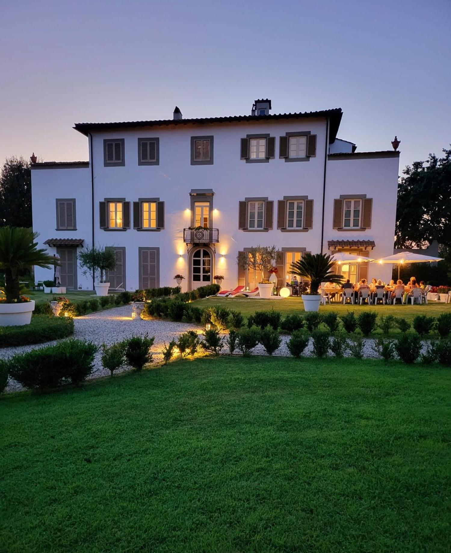 La Villa Apartments - Convenient For Sardinia And Corsica - 4 Beds - Private Parking Included With Camera Livorno Buitenkant foto