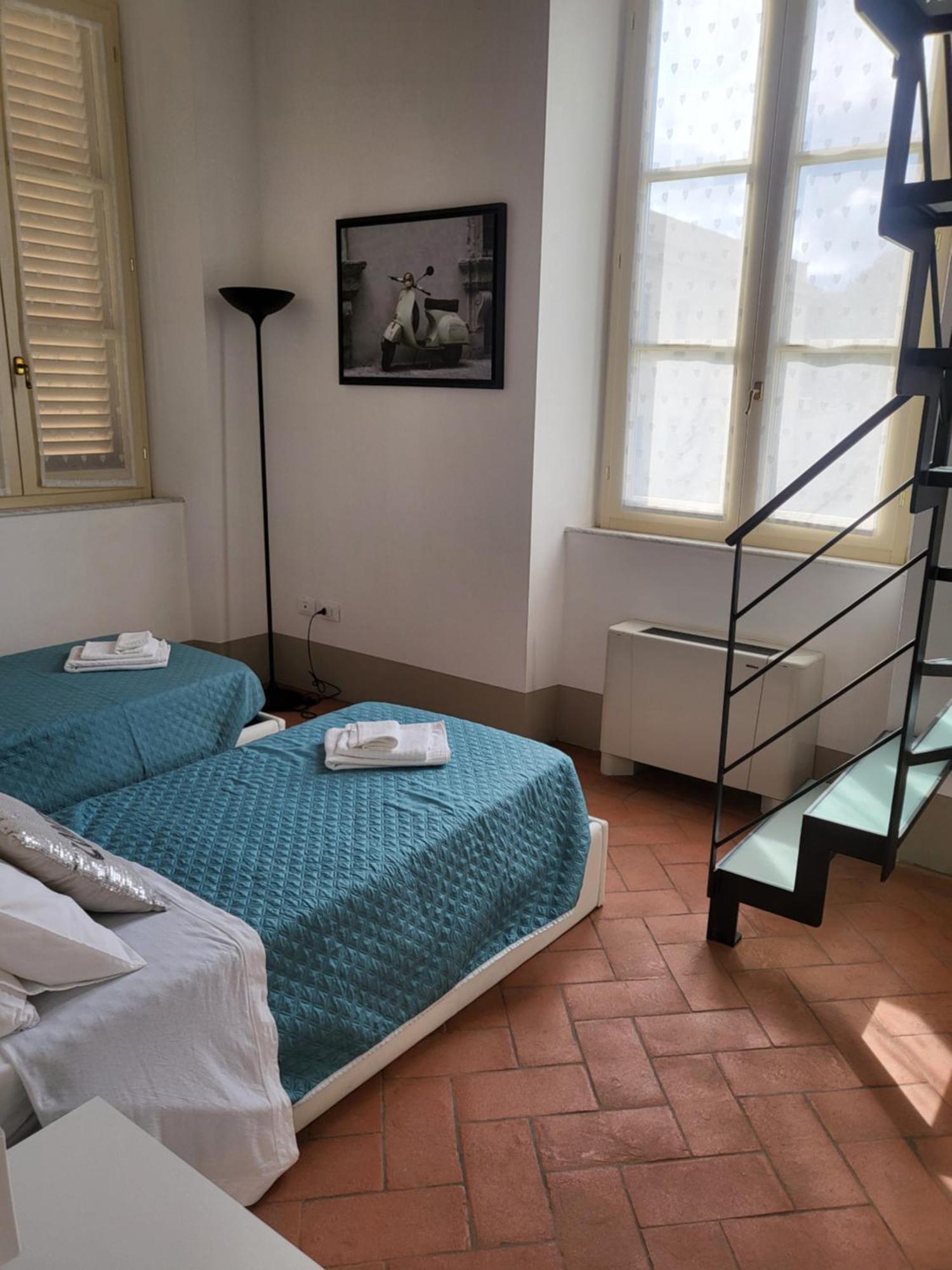 La Villa Apartments - Convenient For Sardinia And Corsica - 4 Beds - Private Parking Included With Camera Livorno Buitenkant foto